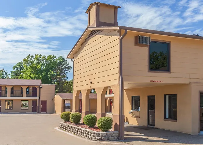 Super 8 By Wyndham Mt. Pleasant Tx